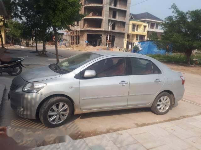 Chính chủ bán lại xe Toyota Vios đời 2010, màu bạc