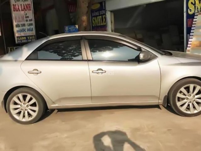 Cần bán lại xe Kia Cerato đời 2009, màu bạc, nhập khẩu số sàn