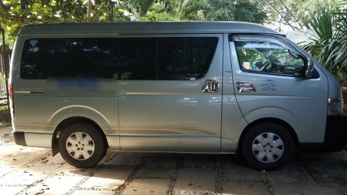 Bán ô tô Toyota Hiace MT đời 2006 chính chủ, 340tr