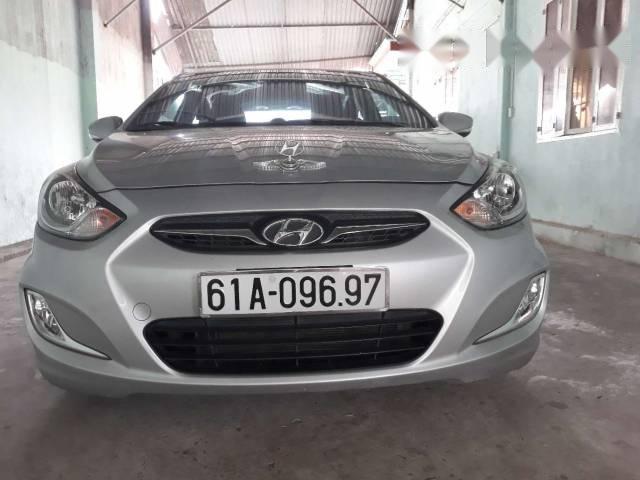 Chính chủ bán Hyundai Accent đời 2013, màu bạc