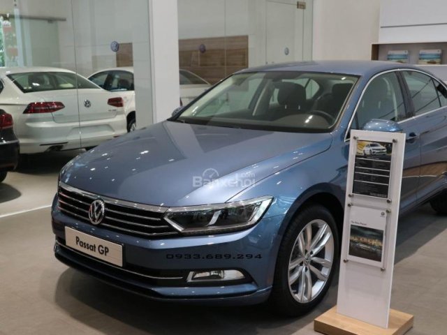 Bán Volkswagen Passat 2017 nâng cấp trang bị an toàn - Ưu đãi mới nhất. LH Hotline 0933689294