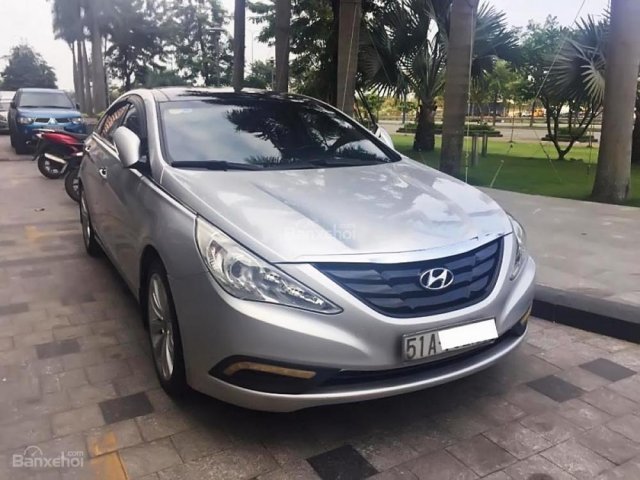 Cần bán Hyundai Sonata đời 2010, màu bạc, nhập khẩu nguyên chiếc, xe gia đình