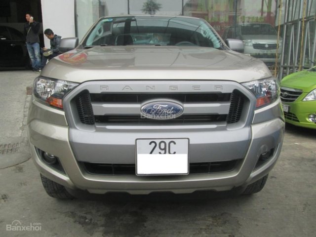 Bán Ford Ranger 2.2 XLS MT màu vàng, sản xuất và đăng ký 11/2016