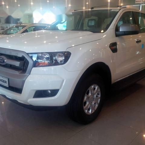 Bán xe Ford Ranger XLS 2.2MT đời 2017, màu trắng0