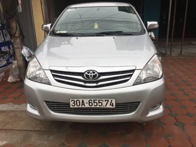 Bán ô tô Toyota Innova đời 2011, màu bạc