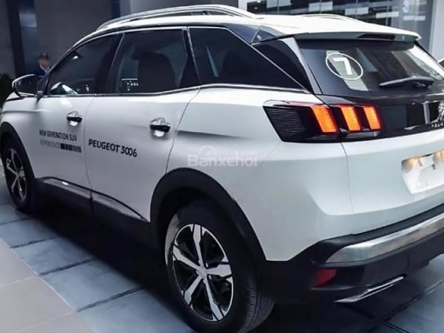 Cần bán Peugeot 3008 1.6 AT đời 2017, màu trắng