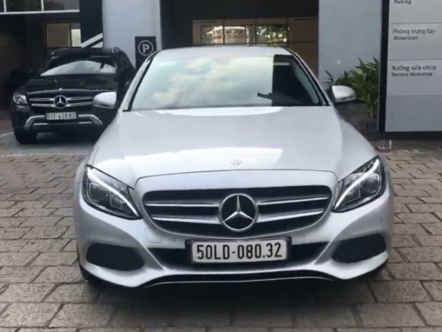 Bán xe Mercedes C200 2016, chỉ trả 360 triệu nhận xe ngay và luôn