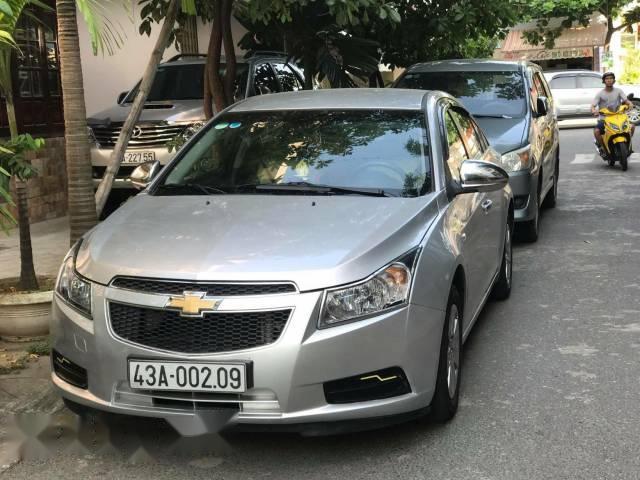 Cần bán lại xe Chevrolet Cruze đời 2010, màu bạc