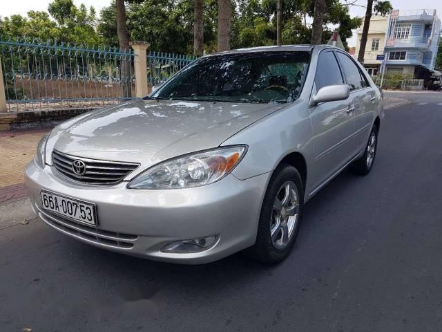 Cần bán lại xe Toyota Camry LE 2.4 đời 2005, màu bạc, xe nhập xe gia đình