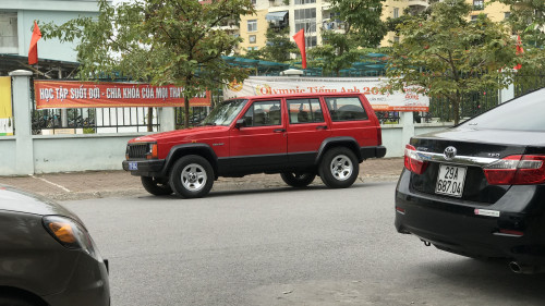 Bán Jeep Cherokee 4.0 MT 1996, màu đỏ, giá chỉ 125 triệu