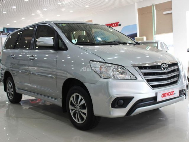 Cần bán Toyota Innova E 2.0MT đời 2016, màu bạc, giá 658tr