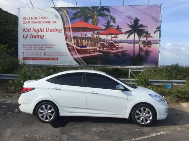 Bán ô tô Hyundai Accent MT đời 2016, màu trắng chính chủ