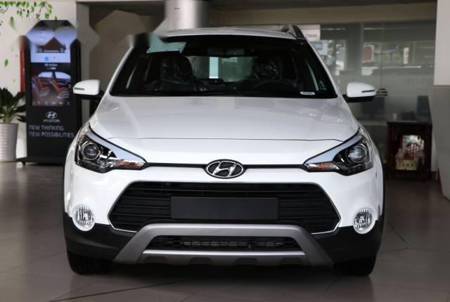 Cần bán Hyundai i20 Active đời 2017, màu trắng