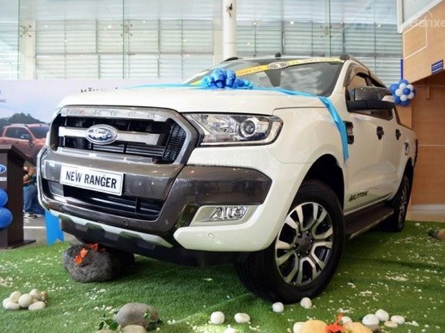 Cần bán Ford Ranger Wiltrak 3.2L đời 2018, màu trắng, nhập khẩu nguyên chiếc, 925tr