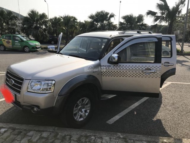 Bán ô tô Ford Everest 2007 màu phấn hồng, xe gia đình