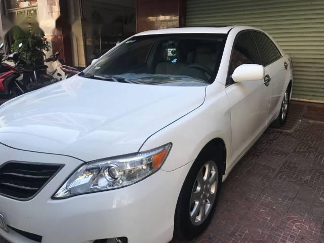 Bán Toyota Camry LE đời 2011, màu trắng chính chủ, 999tr