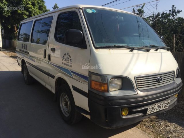 Bán ô tô Toyota Hiace sản xuất 2002, màu trắng, nhập khẩu nguyên chiếc