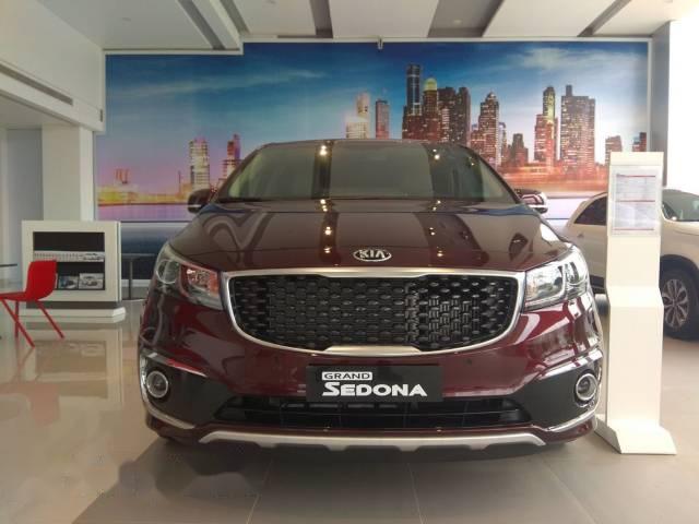 Cần bán Kia Sedona 3.3 GATH năm 2017, màu đỏ