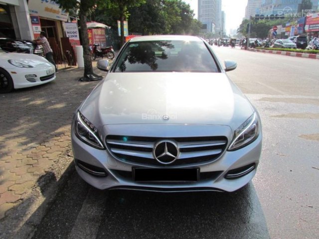 Bán xe Mercedes C200 2016, màu bạc, nội thất đen, chỉ trả 360 triệu nhận xe ngay