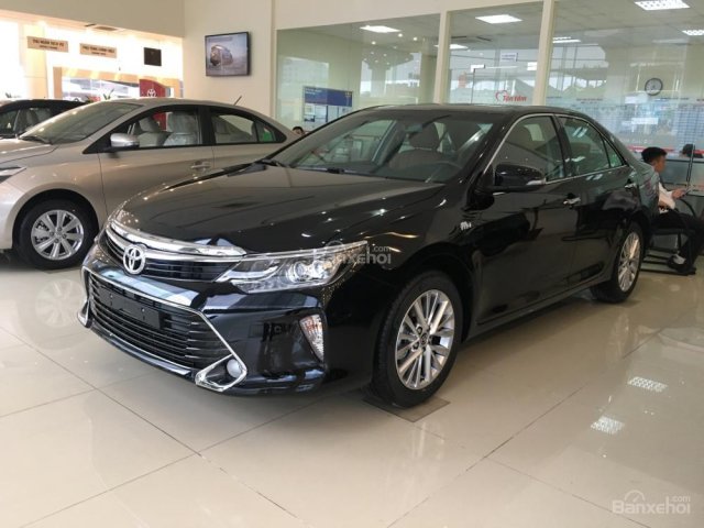 Cần bán xe Toyota Camry E đời 2018 đủ màu, giá tốt, hỗ trợ vay lên đến 90%, liên hệ 0911.404.101