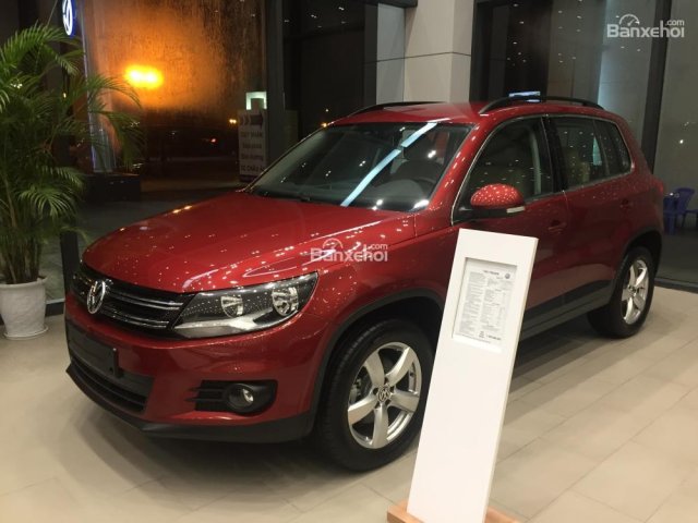 Cần bán xe Volkswagen Tiguan 2017 màu đỏ, nhập khẩu nguyên chiếc. LH: 0978877754 Cam kết giá tốt