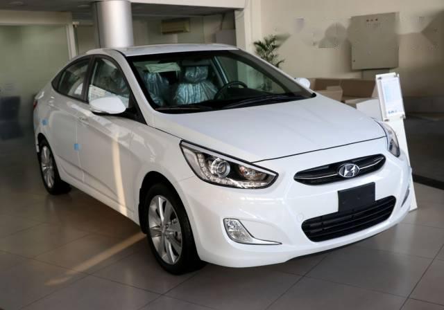 Bán xe Hyundai Accent AT đời 2017, màu trắng, 575 triệu