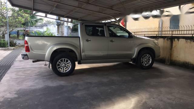 Bán ô tô Toyota Hilux đời 2014, màu bạc, 450tr