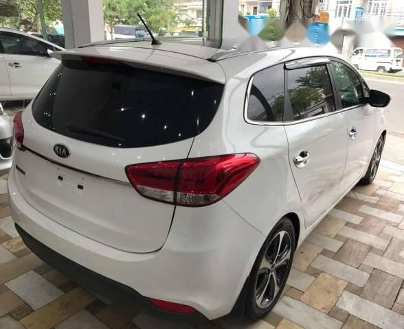 Bán Kia Rondo năm 2015, màu trắng còn mới, giá chỉ 640 triệu