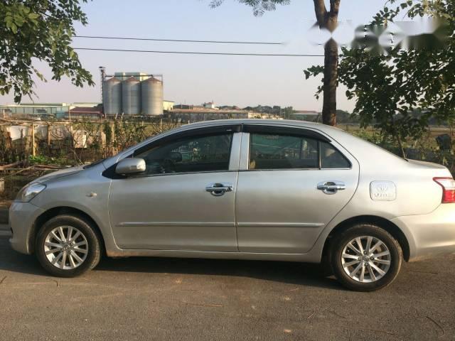 Bán Toyota Vios đời 2010, màu bạc chính chủ  