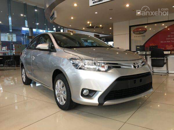 Bán xe Toyota Vios năm 2017, màu vàng cát, giá tốt