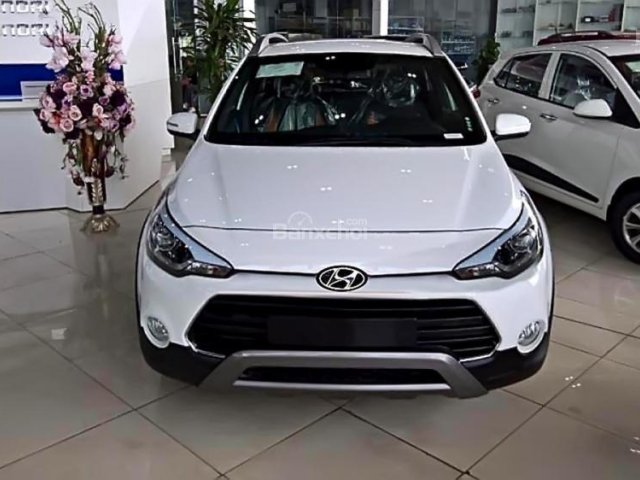 Bán Hyundai i20 Active 1.4 AT đời 2017, màu trắng, nhập khẩu Hàn Quốc, 585 triệu