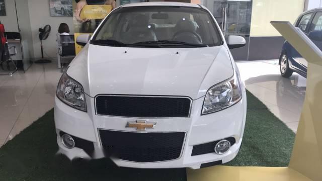 Cần bán Chevrolet Aveo MT năm 2017, màu trắng