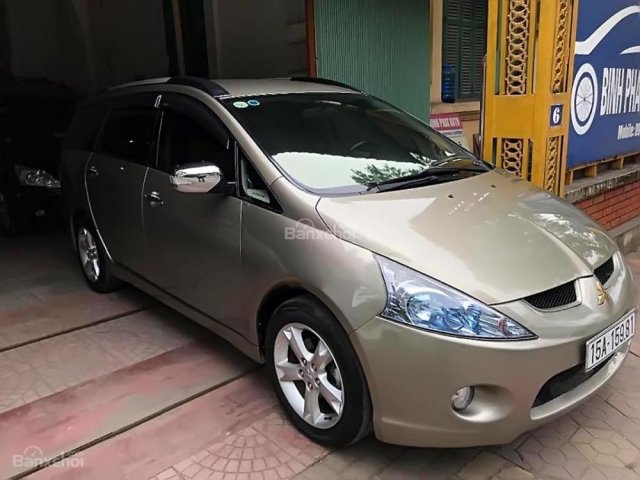 Cần bán lại xe Mitsubishi Grandis sản xuất 2009, màu vàng