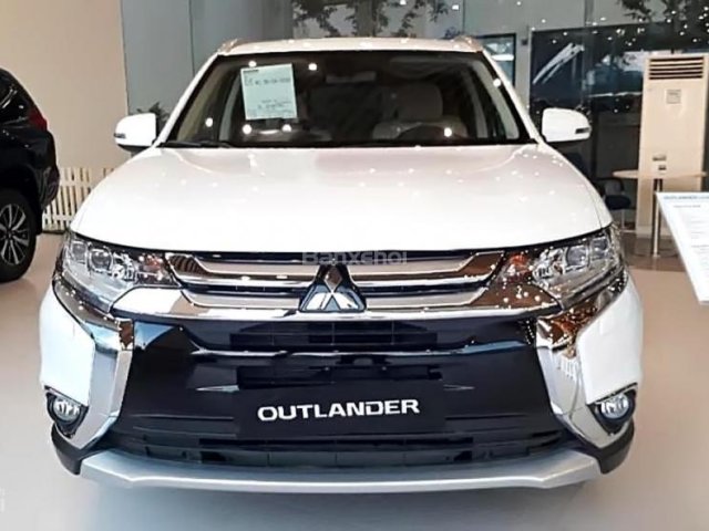 Bán xe Mitsubishi Outlander 2.0 CVT sản xuất 2017, màu trắng, nhập khẩu nguyên chiếc