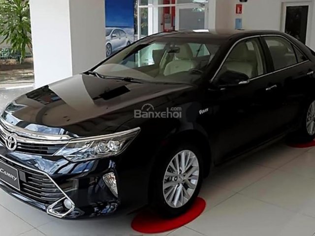 Bán Toyota Camry năm 2017, màu đen