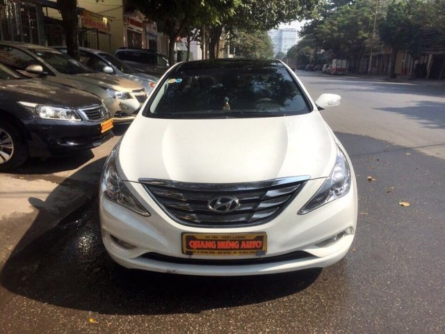 Cần bán lại xe Hyundai Sonata đời 2010, màu trắng, nhập