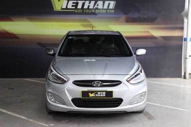 Bán ô tô Hyundai Accent 1.4AT sản xuất 2015, màu bạc 