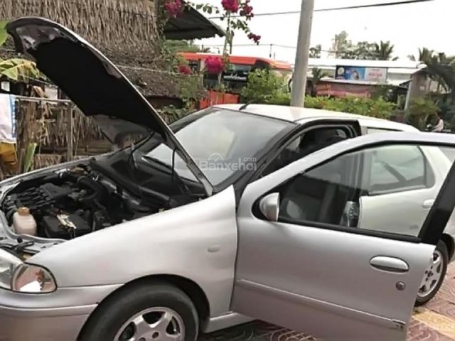 Bán Fiat Siena HLX 1.6 đời 2004, màu bạc số sàn, 88 triệu0