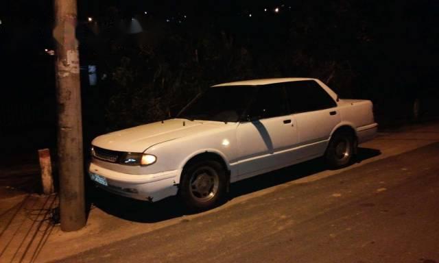 Bán lại xe Nissan Bluebird 1993, màu trắng