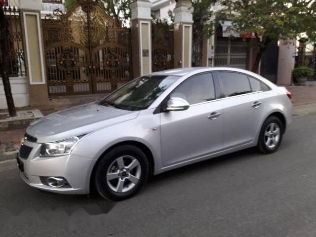 Bán xe Chevrolet Cruze 1.6 đời 2010, màu bạc số sàn