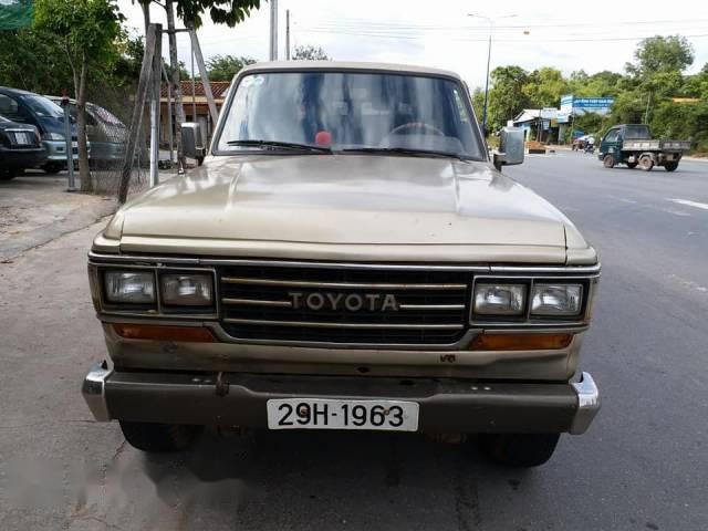 Cần bán Toyota Land Cruiser 1986, màu vàng