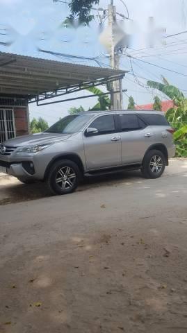 Bán Toyota Fortuner sản xuất 2017, màu bạc 