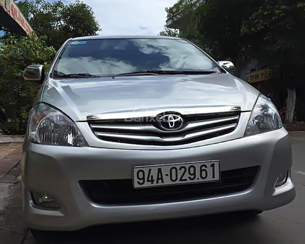 Cần bán lại xe Toyota Innova năm 2009, màu bạc xe gia đình