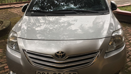 Bán xe Toyota Vios 1.5 AT 2010, màu bạc  