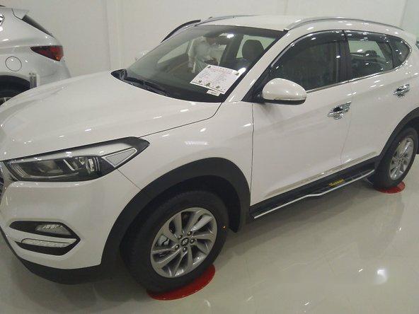 Bán xe Hyundai Tucson đời 2017, màu trắng