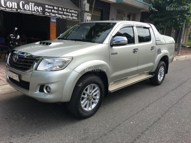 Cần bán lại xe Toyota Hilux năm 2014 màu bạc, 465 triệu, xe nhập