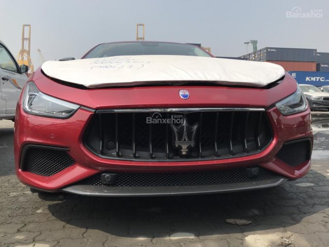 Bán xe Maserati Ghibli chính hãng nhập mới, xe Maserati Ghibli màu đỏ nóc trắng