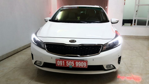 Cần bán Kia Cerato 1.6, đời 2016, màu trắng số tự động