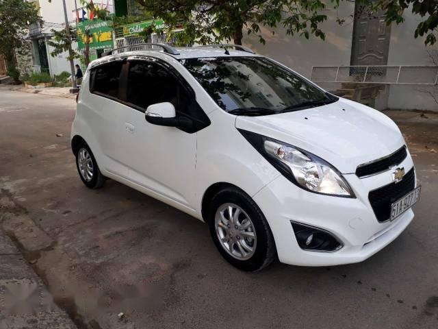 Bán Chevrolet Spark LTZ 2014, màu trắng số tự động, 290tr