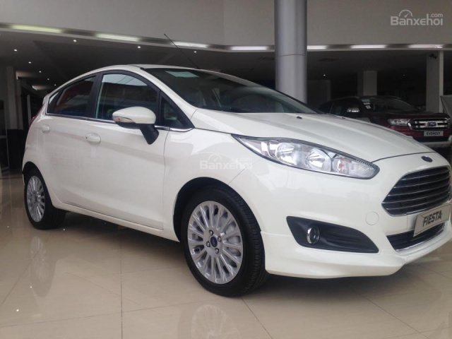 Bán Ford Fiesta 1.5 Hatchback năm 2018, màu trắng, giao ngay, khuyến mại tốt. L/H 0907782222